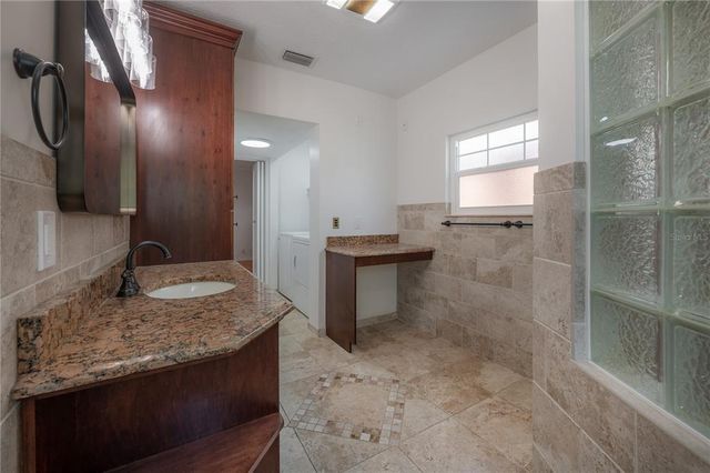 2421 BURLINGTON AVENUE N, St Petersburg, FL 33713