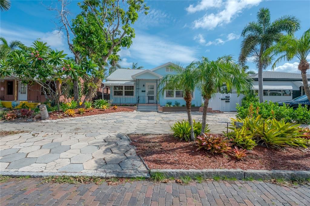 2421 BURLINGTON AVENUE N, St Petersburg, FL 33713