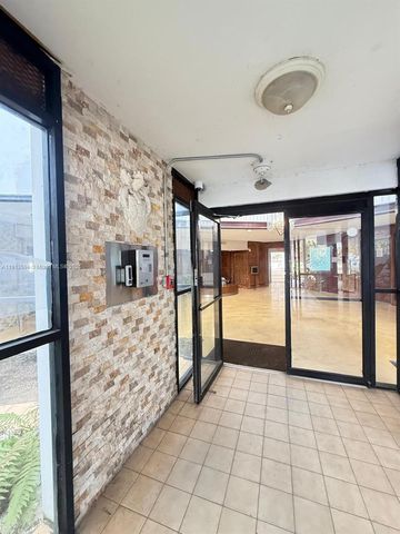 2025 NE 164th St 406, North Miami Beach, FL 33162