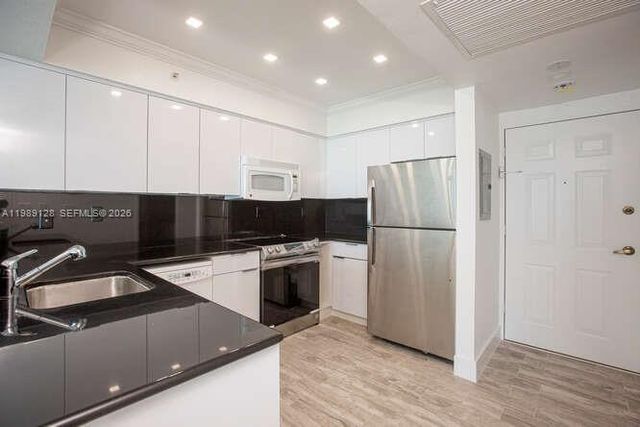 2501 S Ocean Dr PH12, Hollywood, FL 33019