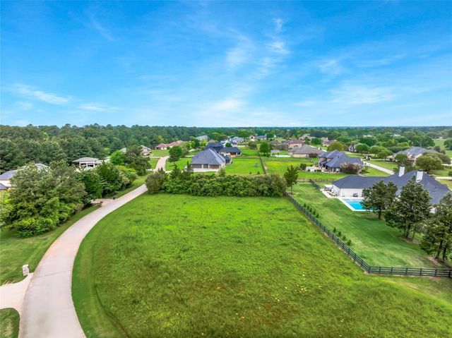 22609 E Meadowhurst Circle W, Tomball, TX 77377