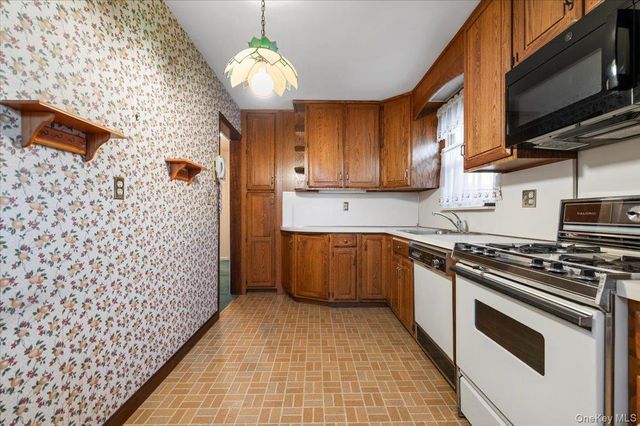 7607 Hewlett Street, New Hyde Park, NY 11040