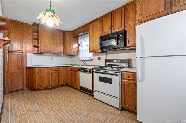 7607 Hewlett Street, New Hyde Park, NY 11040