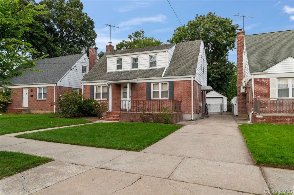 7607 Hewlett Street, New Hyde Park, NY 11040 — photo 2