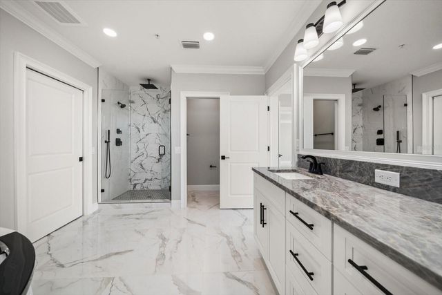 211 DOLPHIN POINT 403, Clearwater Beach, FL 33767