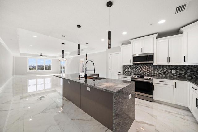 211 DOLPHIN POINT 403, Clearwater Beach, FL 33767