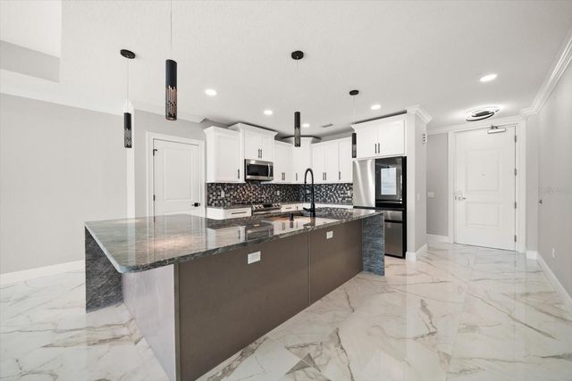 211 DOLPHIN POINT 403, Clearwater Beach, FL 33767