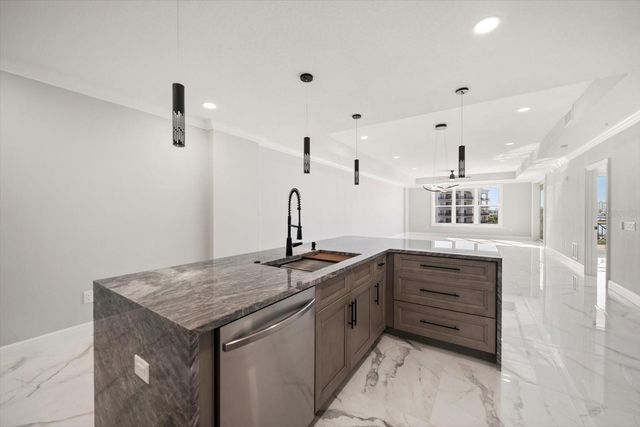 211 DOLPHIN POINT 403, Clearwater Beach, FL 33767