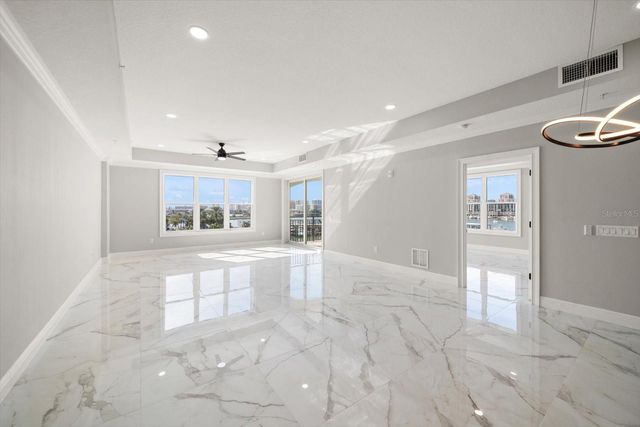 211 DOLPHIN POINT 403, Clearwater Beach, FL 33767