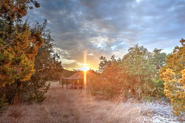 438-2 Yellowstone Lane, Hunt, TX 78024