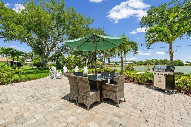 2211 50TH STREET W, Bradenton, FL 34209
