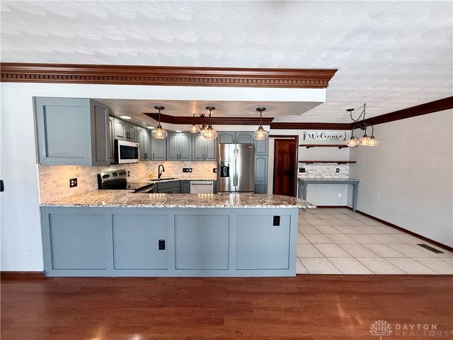 313 Scott Drive, Englewood, OH 45322