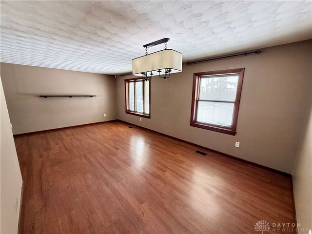 313 Scott Drive, Englewood, OH 45322