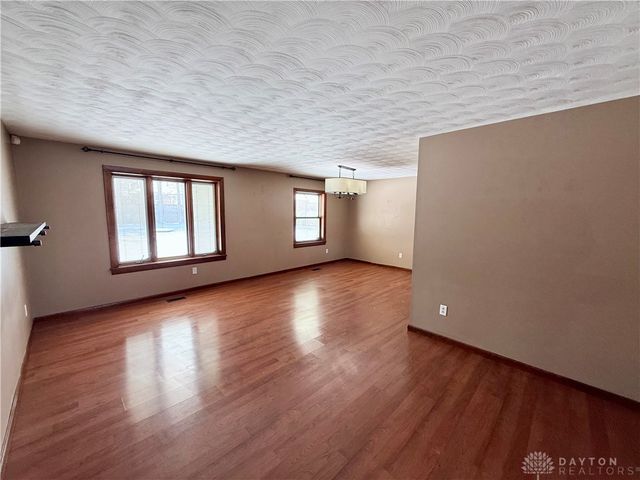 313 Scott Drive, Englewood, OH 45322