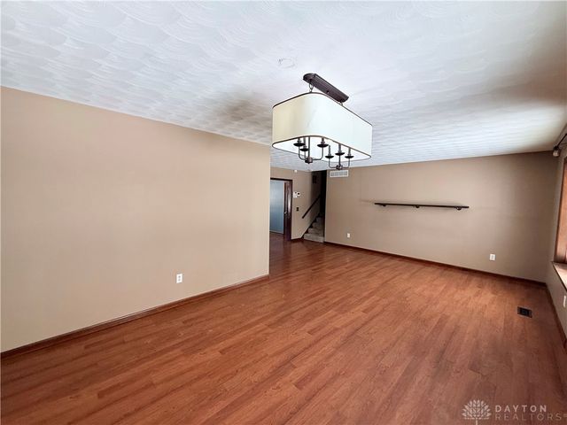 313 Scott Drive, Englewood, OH 45322