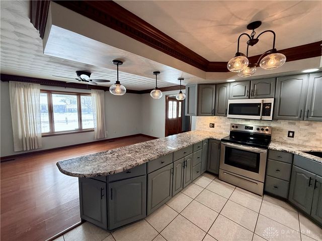 313 Scott Drive, Englewood, OH 45322