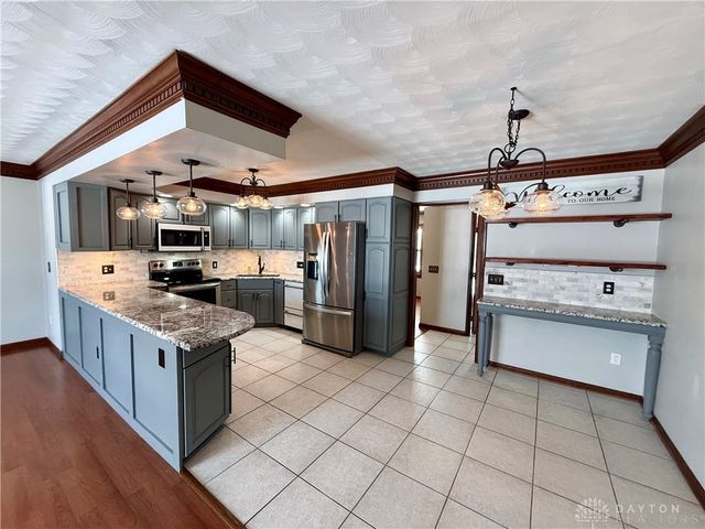 313 Scott Drive, Englewood, OH 45322