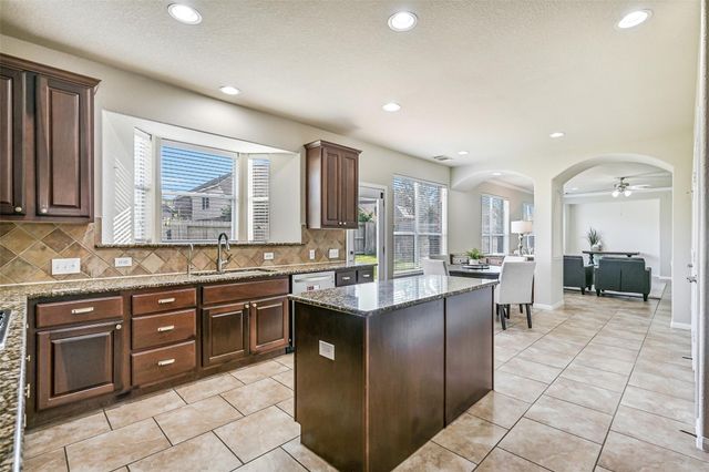 2508 Rockygate Lane, Friendswood, TX 77546