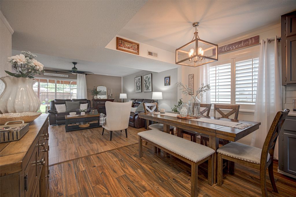 2916 Lockwood Drive, Carrollton, TX 75007 — photo 2