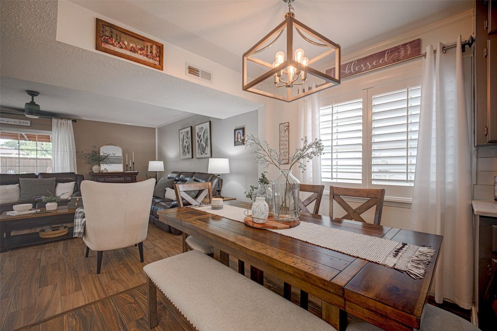 2916 Lockwood Drive, Carrollton, TX 75007 — photo 3