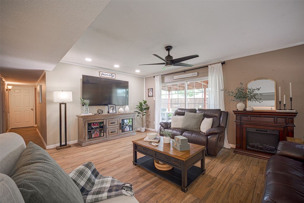 2916 Lockwood Drive, Carrollton, TX 75007 — photo 4
