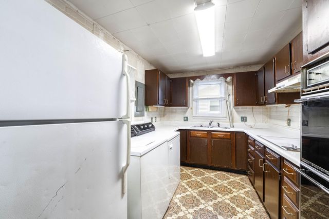 120 ADAMS ST, Centralia, MO 65240