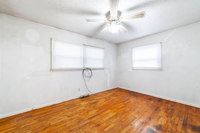 120 ADAMS ST, Centralia, MO 65240