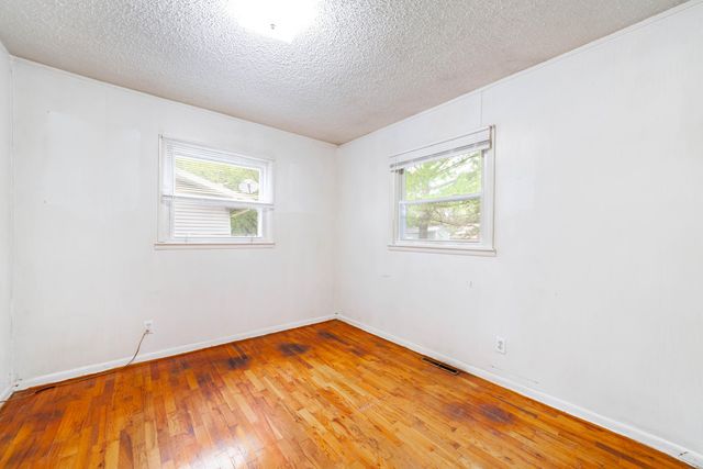 120 ADAMS ST, Centralia, MO 65240