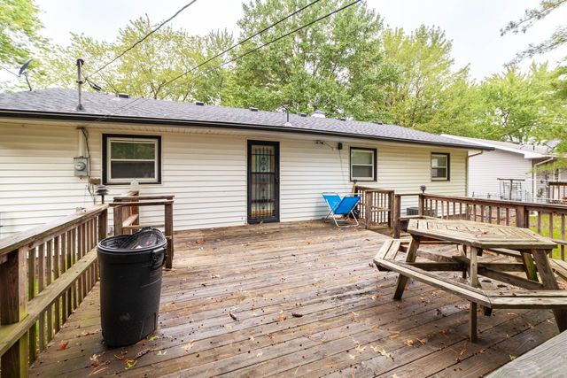 120 ADAMS ST, Centralia, MO 65240