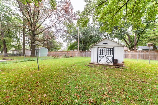 120 ADAMS ST, Centralia, MO 65240