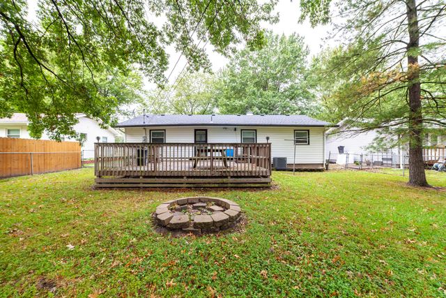 120 ADAMS ST, Centralia, MO 65240