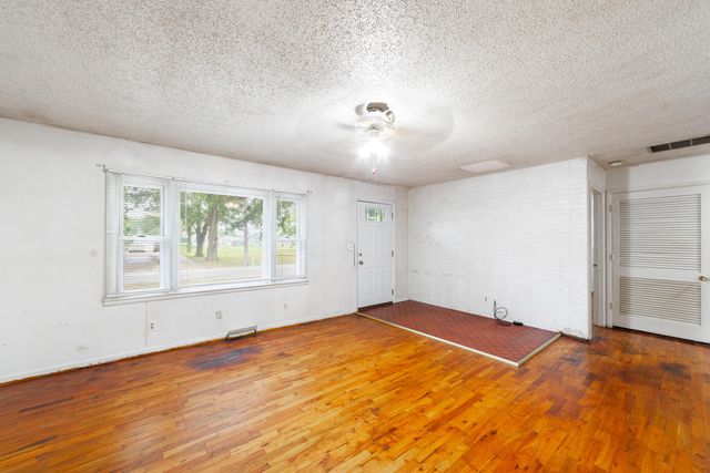 120 ADAMS ST, Centralia, MO 65240