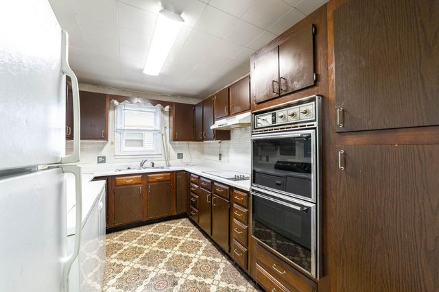 120 ADAMS ST, Centralia, MO 65240