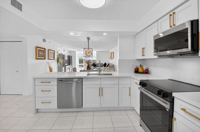 5778 Crystal Shores Drive 406, Boynton Beach, FL 33437