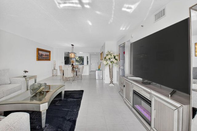 5778 Crystal Shores Drive 406, Boynton Beach, FL 33437