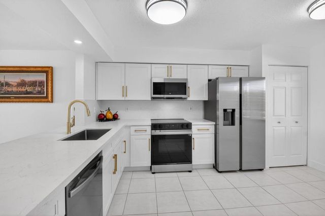 5778 Crystal Shores Drive 406, Boynton Beach, FL 33437