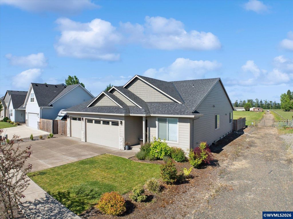 4722 Royal Dr NE, Albany, OR 97321