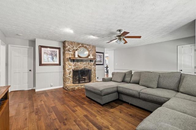 1820 Commonwealth Avenue, Cumming, GA 30041