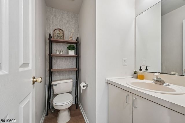 48 Cornerstone Ln, Newark City, NJ 07103