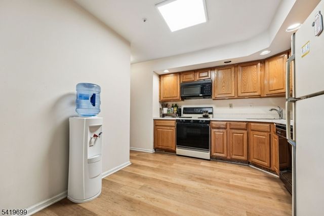 48 Cornerstone Ln, Newark City, NJ 07103