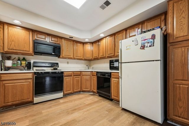 48 Cornerstone Ln, Newark City, NJ 07103