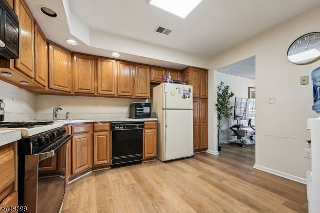 48 Cornerstone Ln, Newark City, NJ 07103