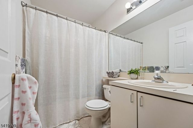 48 Cornerstone Ln, Newark City, NJ 07103