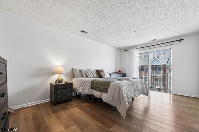 48 Cornerstone Ln, Newark City, NJ 07103