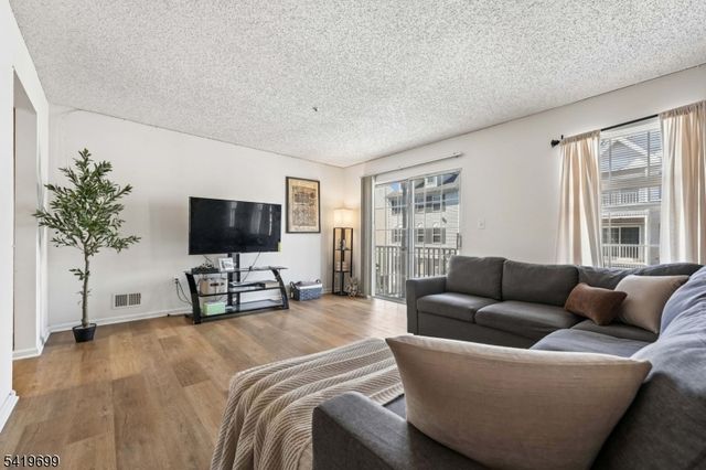 48 Cornerstone Ln, Newark City, NJ 07103