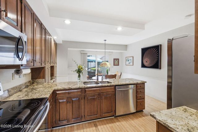 5208 Indian Woods Ct, Louisville, KY 40207