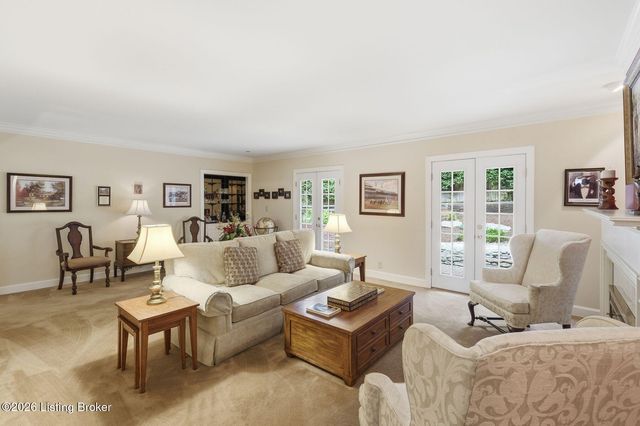 5208 Indian Woods Ct, Louisville, KY 40207