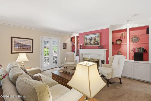 5208 Indian Woods Ct, Louisville, KY 40207