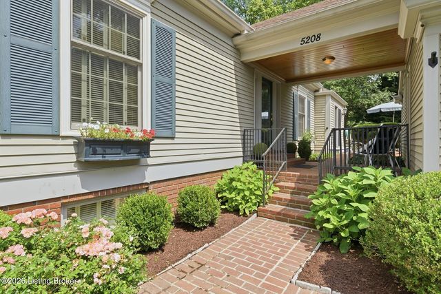 5208 Indian Woods Ct, Louisville, KY 40207