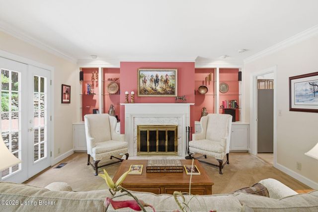 5208 Indian Woods Ct, Louisville, KY 40207